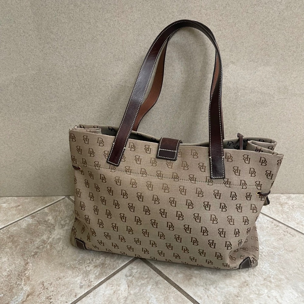 Dooney Bourke Vintage Anniversary Signature  Leather Tote & purse bag and pouch - Picture 3 of 13